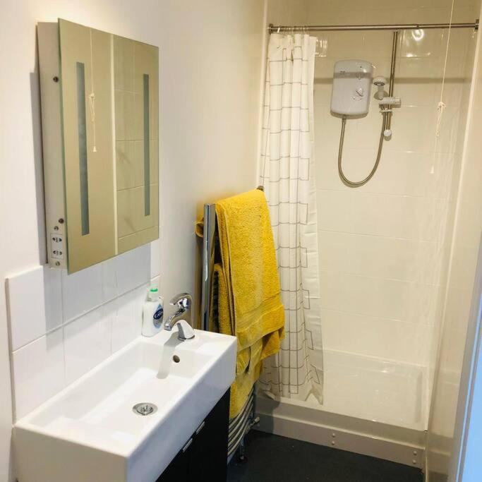 The Annexe - Spacious 2 Bedroom Detached Cottage 카디건 외부 사진